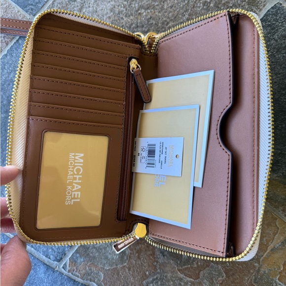 Michael Kors Jet Set Travel tote and wallet - Picture 5 of 6